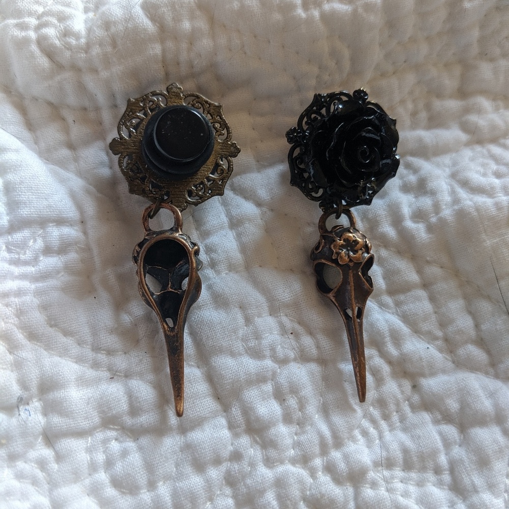 00g Black rose bird skull plugs